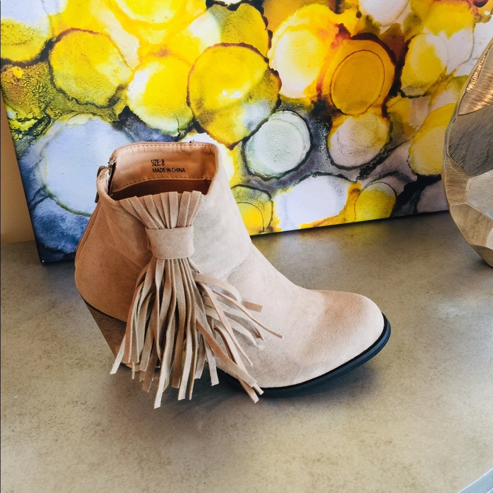 Women’s Suede Ankle boots - Picture 3 of 6